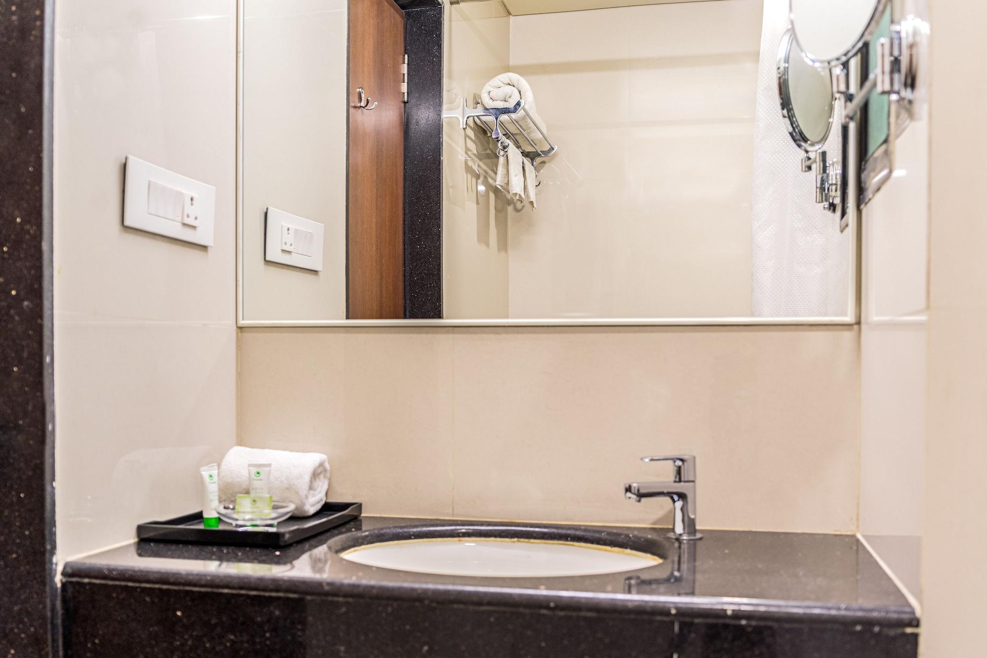 Treebo Premium Grand Emerald Pimpri-Chinchwad Zewnętrze zdjęcie