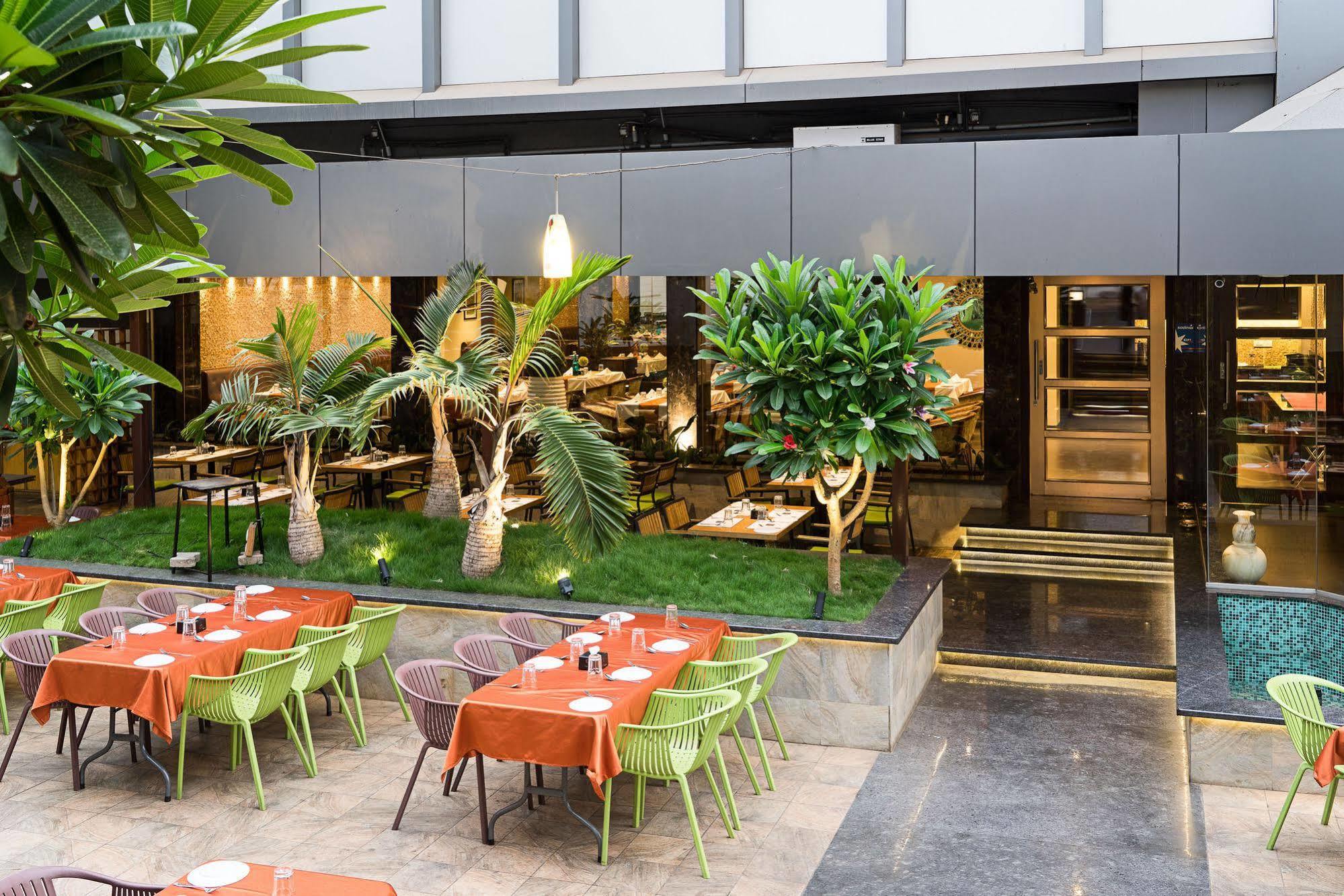 Treebo Premium Grand Emerald Pimpri-Chinchwad Zewnętrze zdjęcie