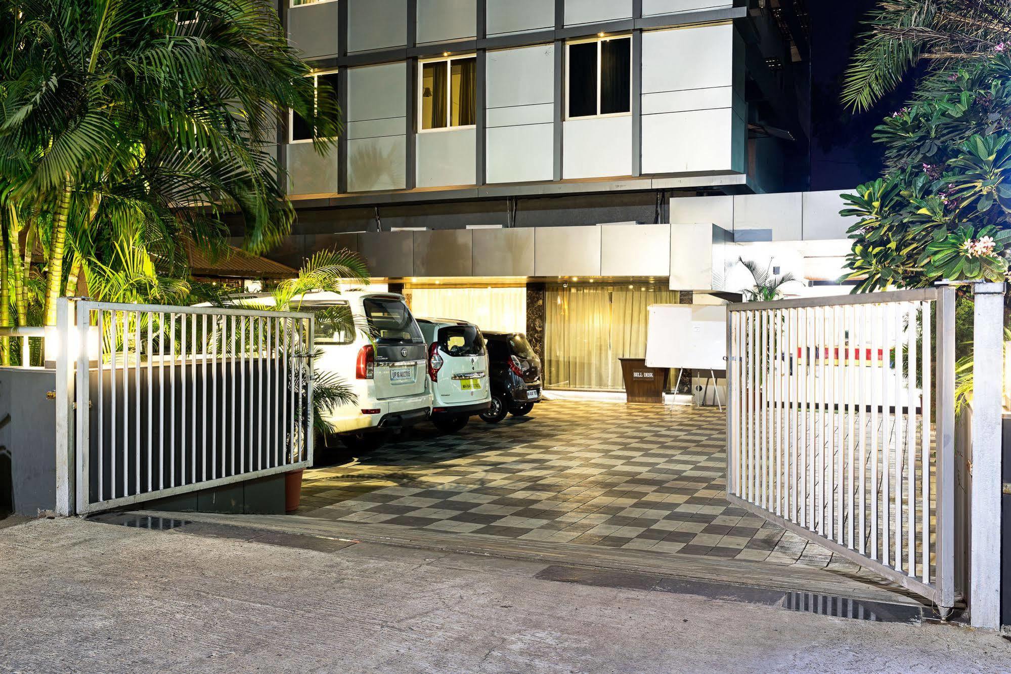 Treebo Premium Grand Emerald Pimpri-Chinchwad Zewnętrze zdjęcie